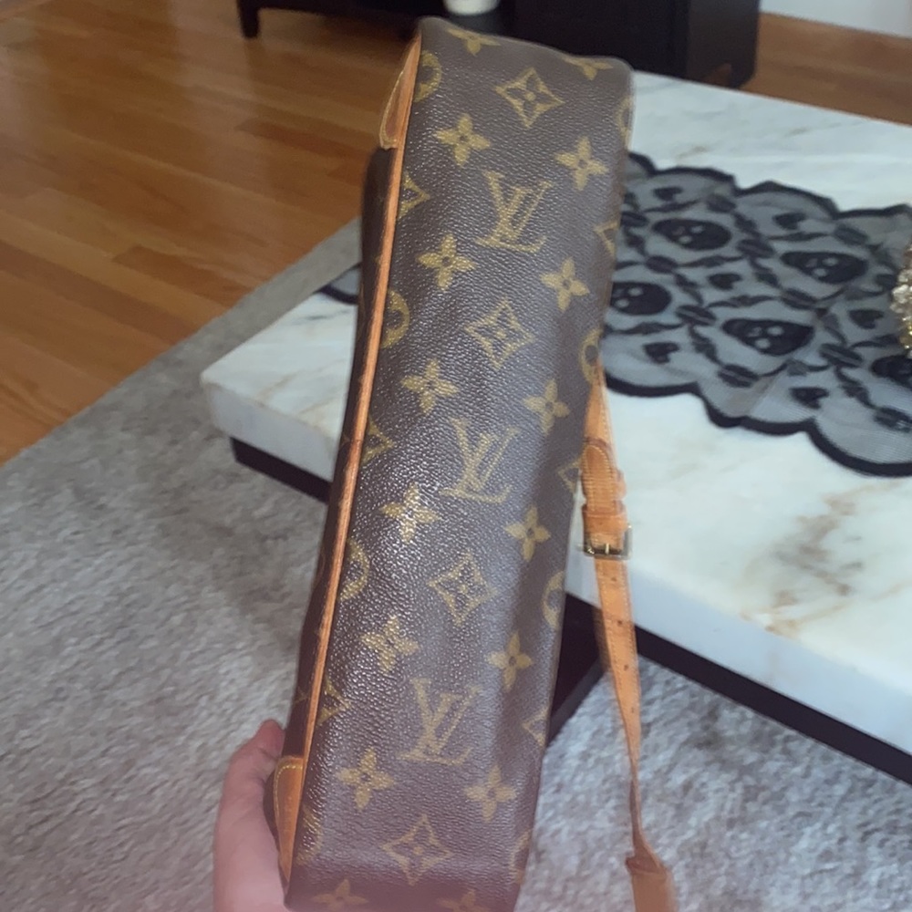 Loui Vuitton crossbody purse - Picture 3 of 11